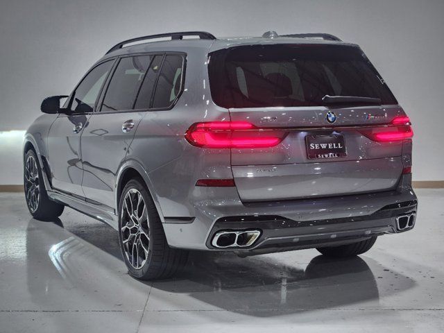 2025 BMW X7 M60i