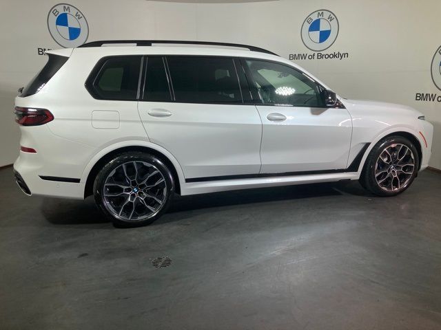 2025 BMW X7 M60i