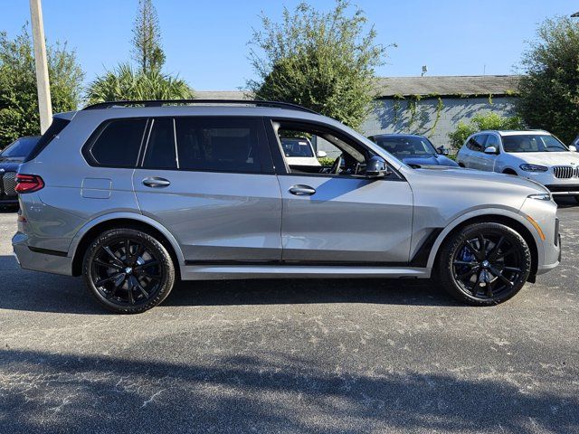 2025 BMW X7 M60i