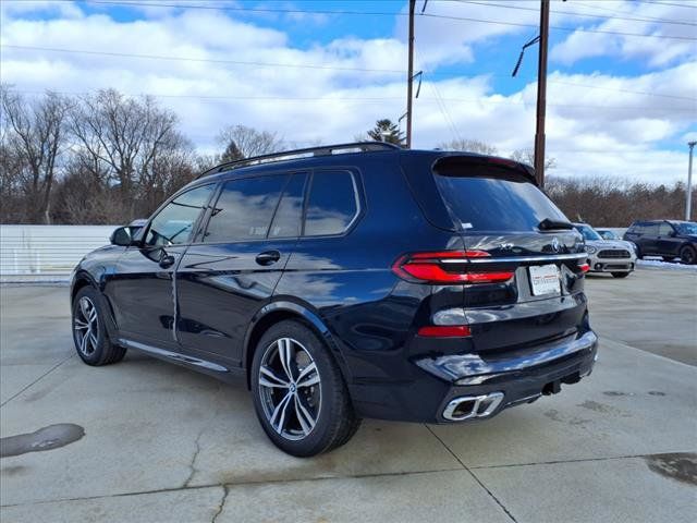 2025 BMW X7 M60i