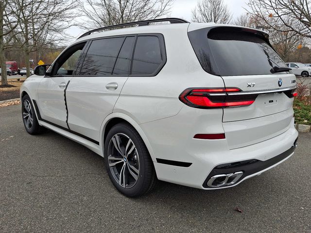 2025 BMW X7 M60i