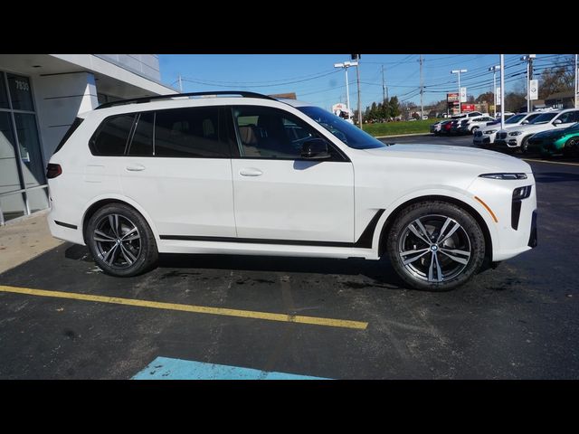 2025 BMW X7 M60i