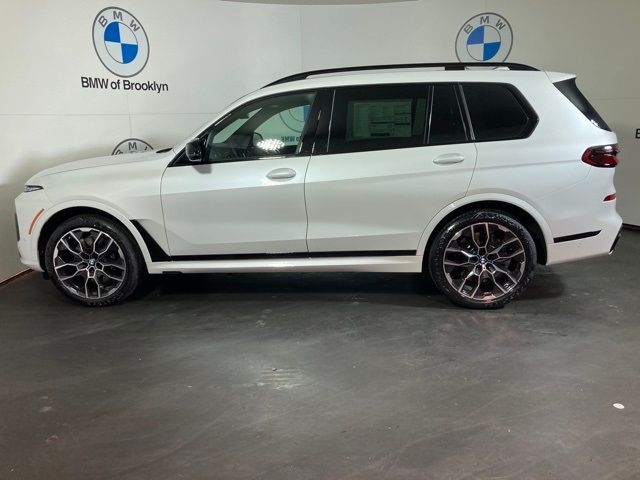 2025 BMW X7 M60i