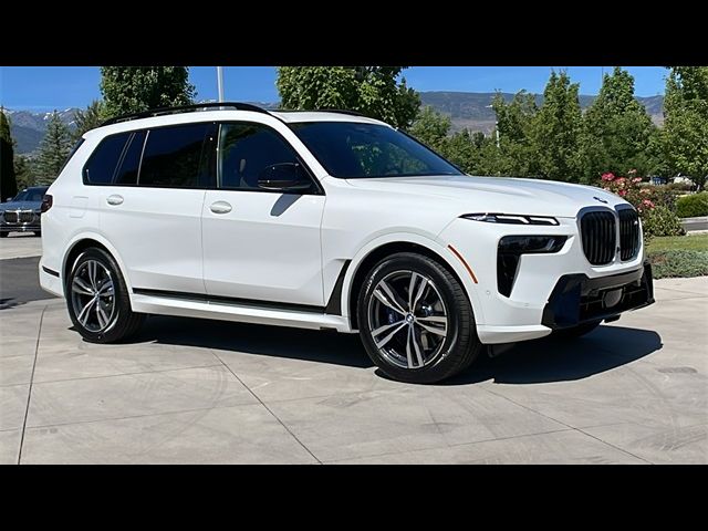 2025 BMW X7 M60i