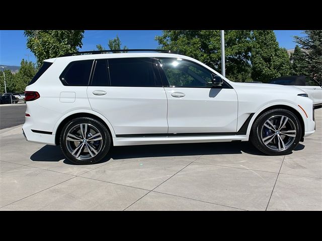 2025 BMW X7 M60i