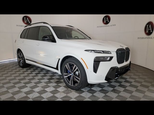 2025 BMW X7 M60i