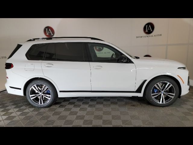 2025 BMW X7 M60i