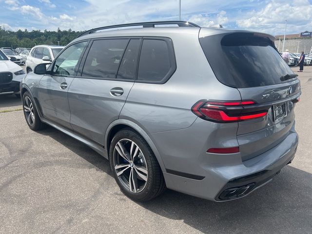 2025 BMW X7 M60i