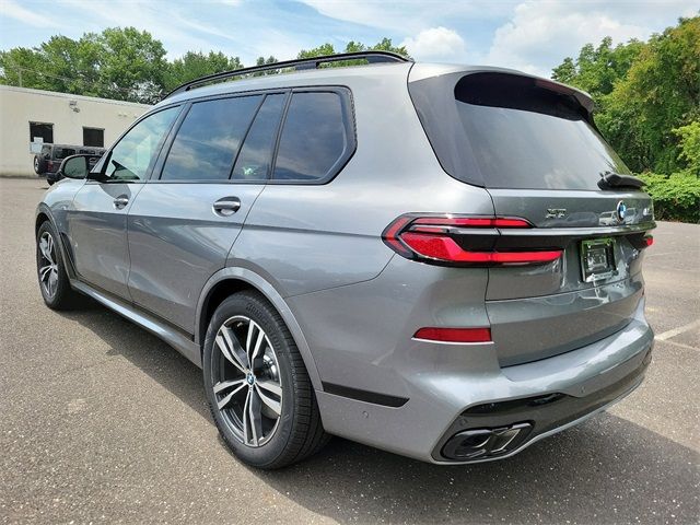 2025 BMW X7 M60i