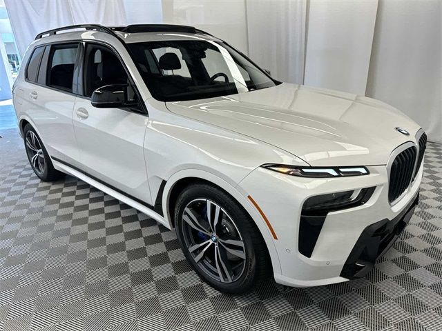 2025 BMW X7 M60i