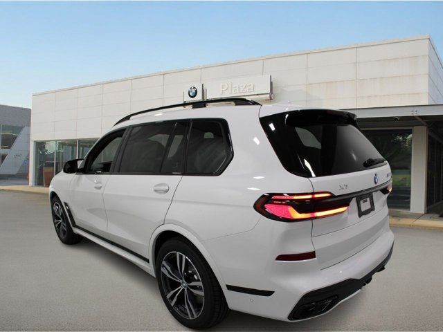 2025 BMW X7 M60i