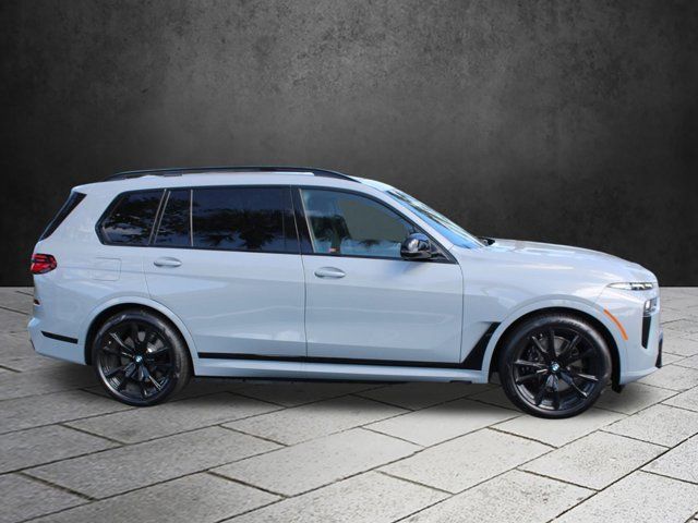 2025 BMW X7 M60i