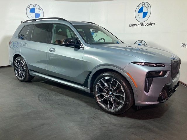 2025 BMW X7 M60i