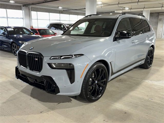 2025 BMW X7 M60i