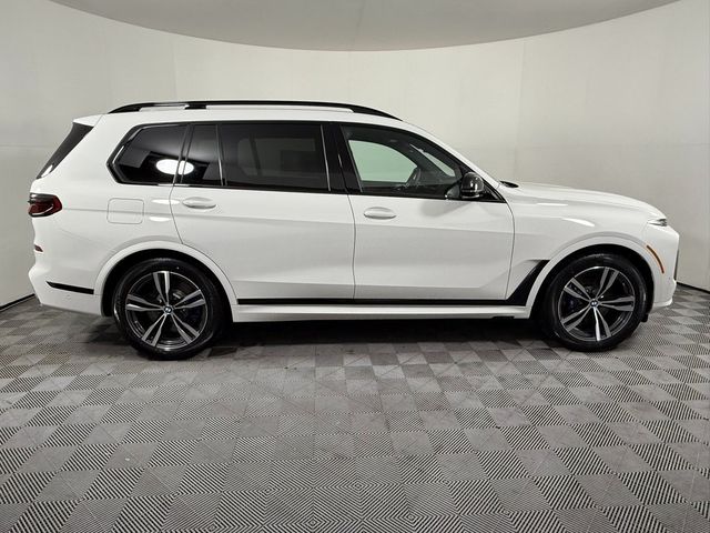 2025 BMW X7 M60i