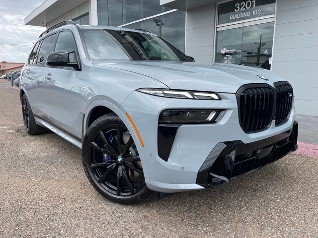 2025 BMW X7 M60i