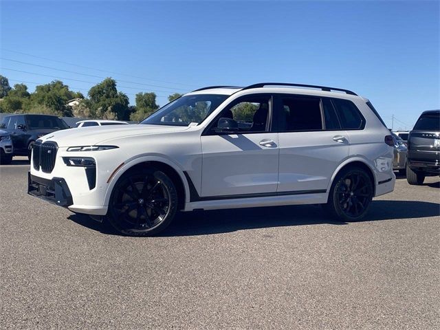 2025 BMW X7 M60i