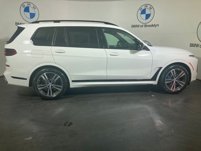 2025 BMW X7 M60i