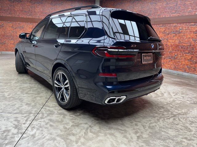 2025 BMW X7 M60i