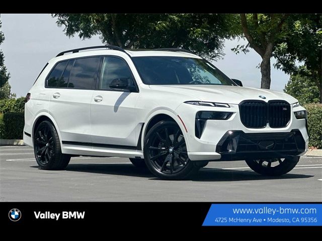 2025 BMW X7 M60i