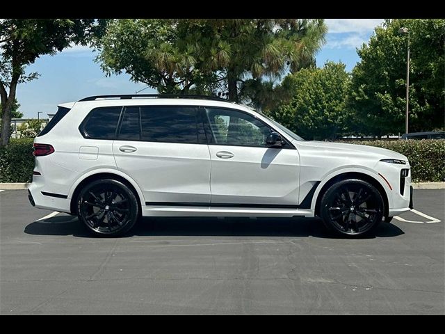 2025 BMW X7 M60i