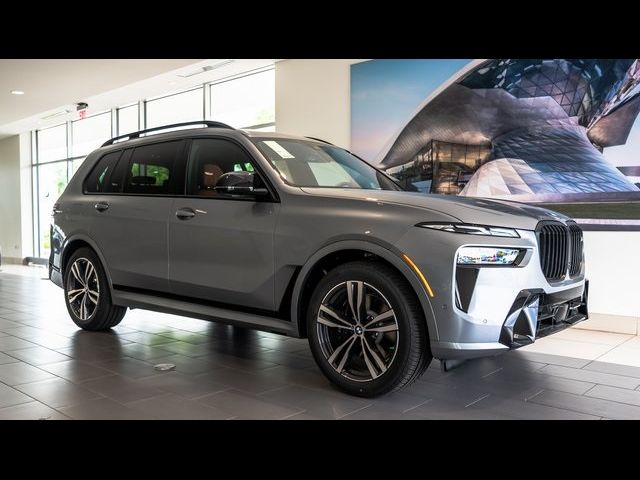 2025 BMW X7 M60i