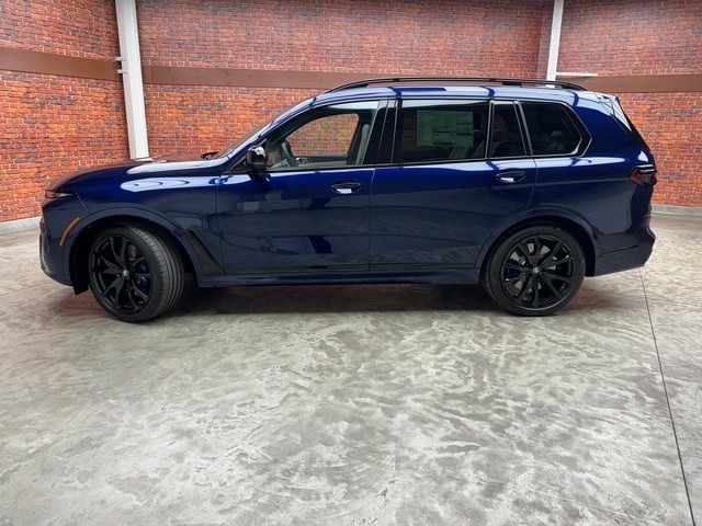 2025 BMW X7 M60i