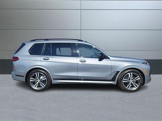 2025 BMW X7 M60i