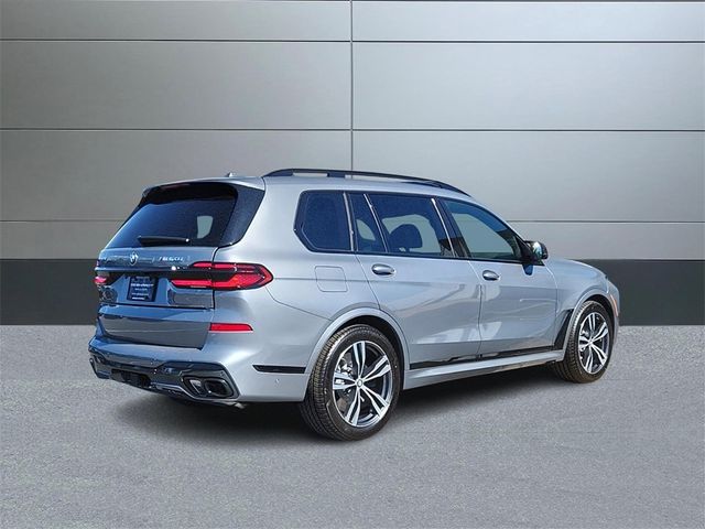 2025 BMW X7 M60i