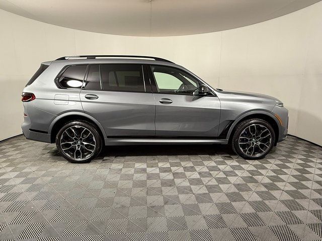 2025 BMW X7 M60i