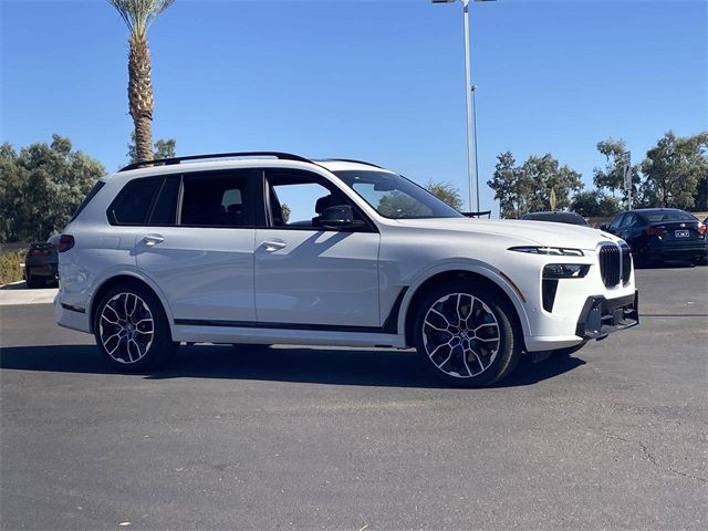 2025 BMW X7 M60i