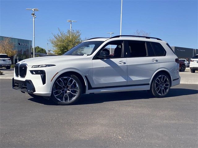 2025 BMW X7 M60i