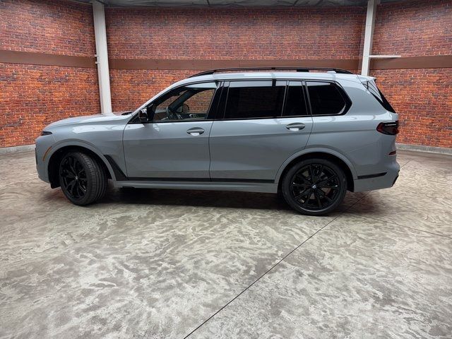 2025 BMW X7 M60i