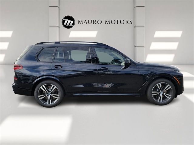 2025 BMW X7 M60i