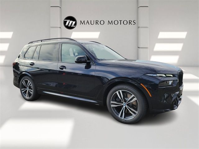 2025 BMW X7 M60i