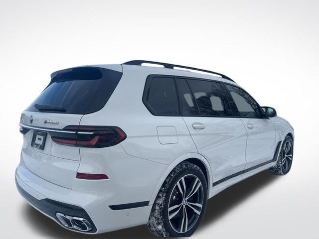 2025 BMW X7 M60i