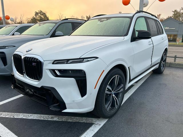 2025 BMW X7 M60i