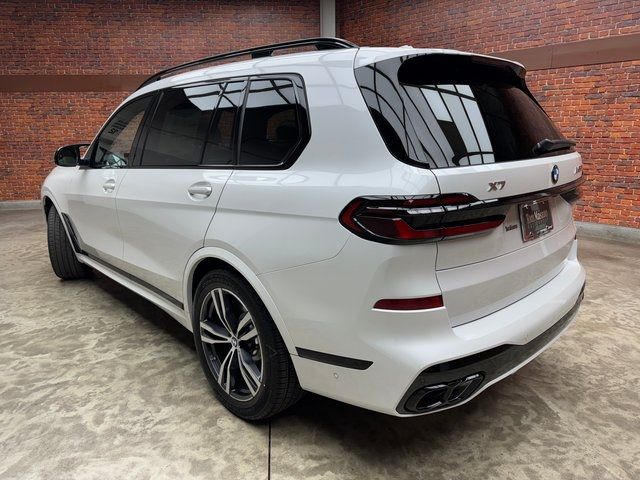 2025 BMW X7 M60i