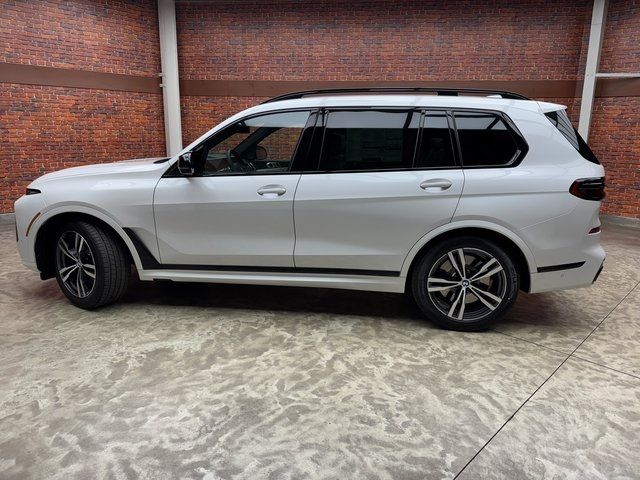 2025 BMW X7 M60i