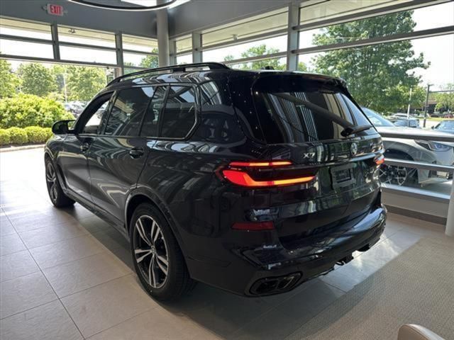 2025 BMW X7 M60i