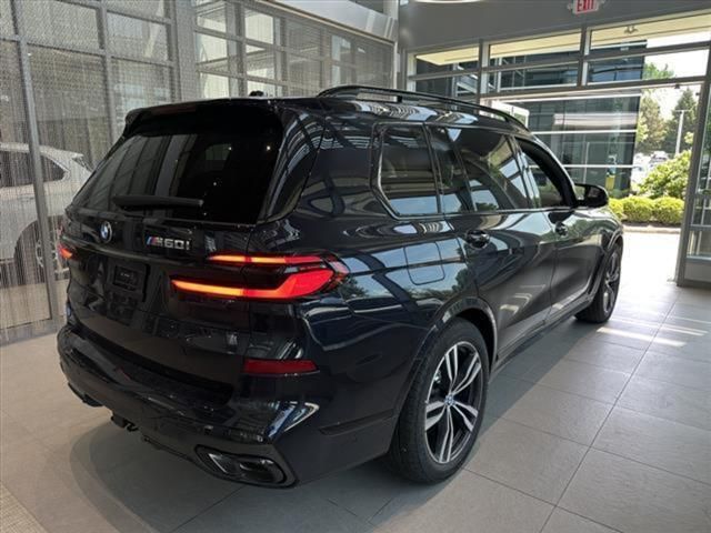 2025 BMW X7 M60i