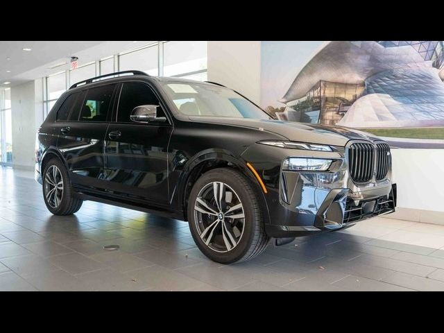 2025 BMW X7 M60i