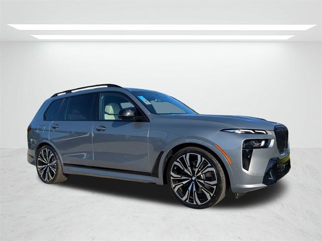 2025 BMW X7 M60i