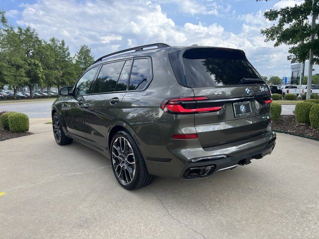 2025 BMW X7 M60i