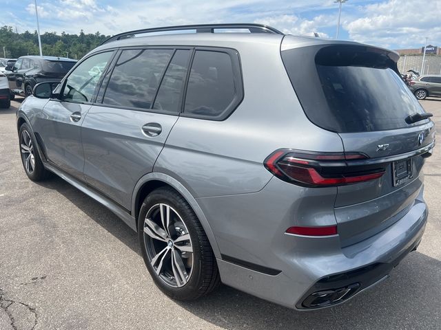 2025 BMW X7 M60i