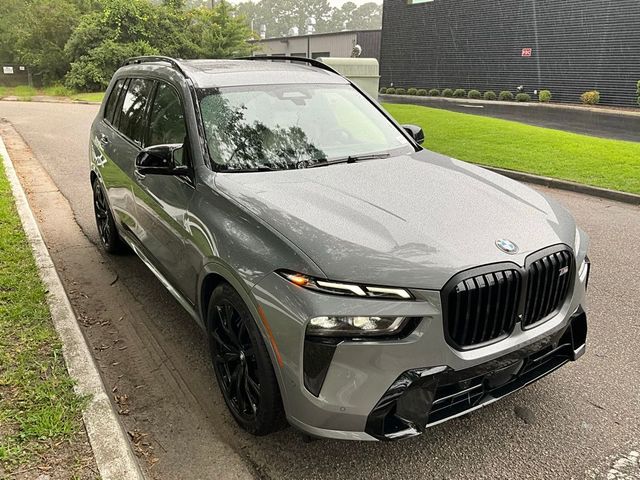 2025 BMW X7 M60i