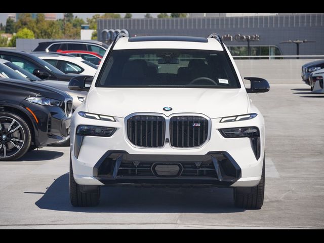 2025 BMW X7 M60i