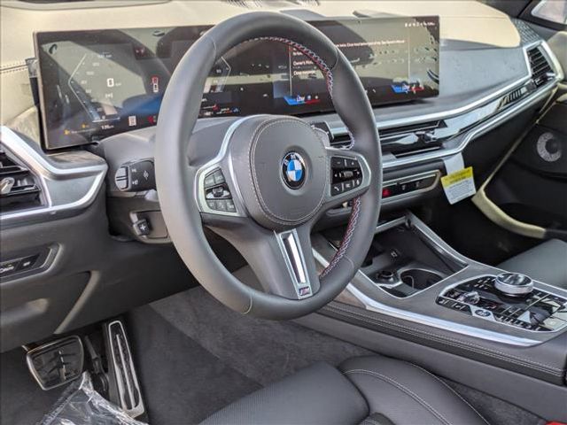 2025 BMW X7 M60i