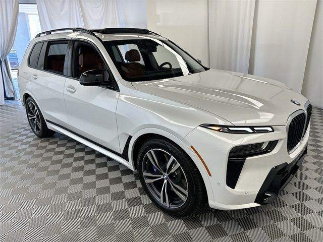 2025 BMW X7 M60i