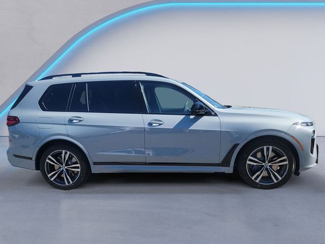 2025 BMW X7 M60i